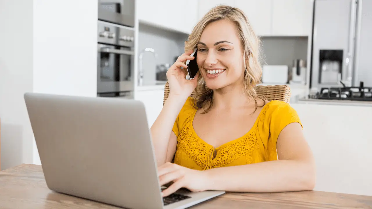 img comunicacao com–o cliente l5 networks 3 Mulher no celular!