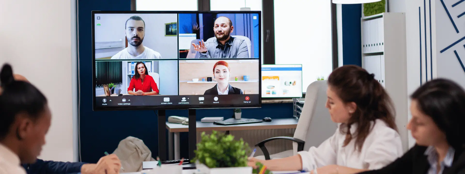 Imagem do post: 9 equipamentos de videoconferência para sala de reuniões